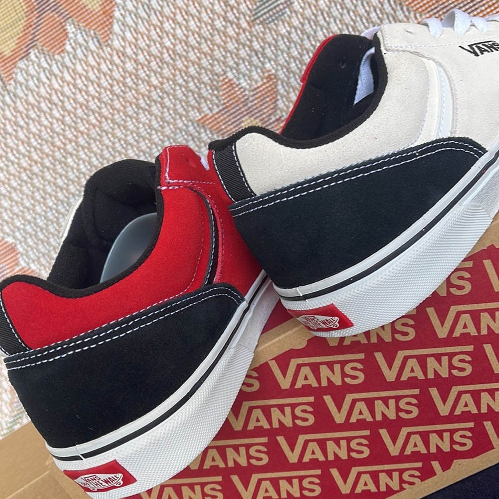 Vans® Seldan Men's Shoes
Sneakers 
Rally Suede Black/White
VN0ASHTZBA2 New - Picture 15 of 16